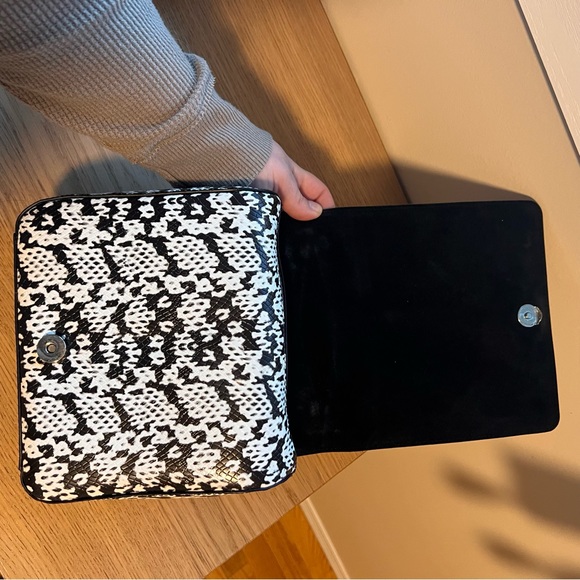 Snake Print Leather Handbag - Picture 4 of 12